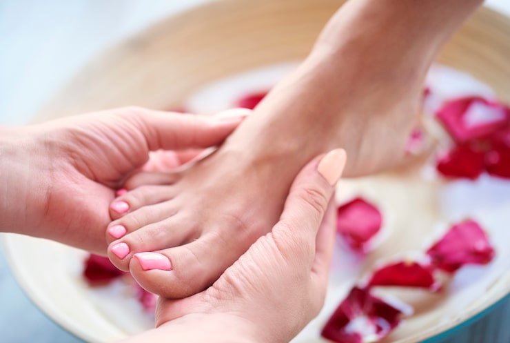 Pedicura masaje con pétalos de rosa Bonikas